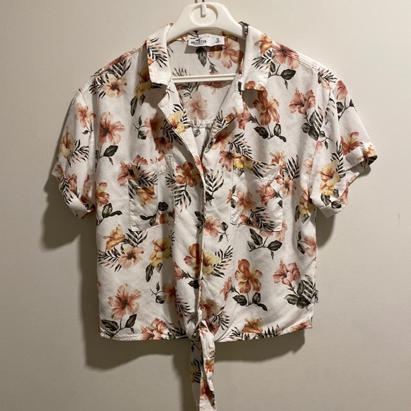 ❗2/$10❗Hollister button down floral shirt - Picture 3 of 8
